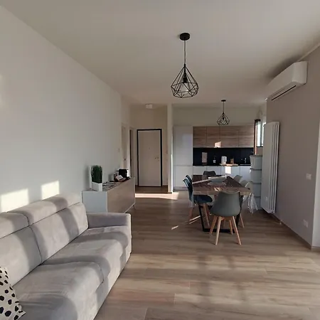 Casa Bianca, Vista Unica Sul Di Appartamento Dervio