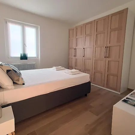 Casa Bianca, Vista Unica Sul Di Apartamento Dervio