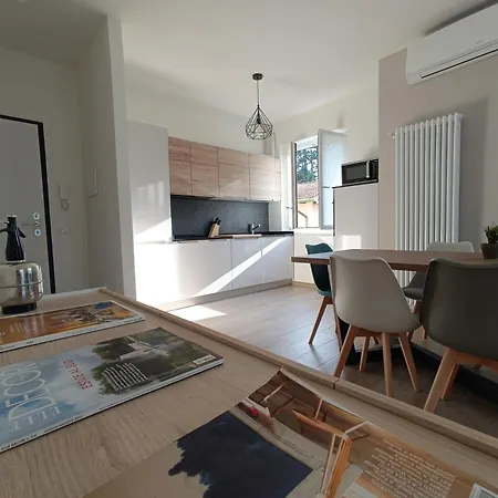 Casa Bianca, Vista Unica Sul Di Apartamento Dervio