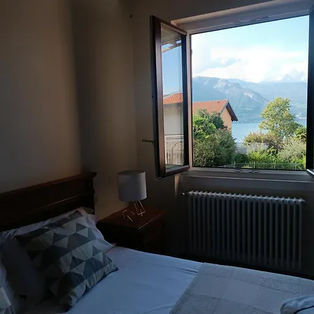 Casa Bianca, Vista Unica Sul Di Apartamento Dervio