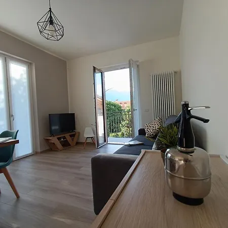 Casa Bianca, Vista Unica Sul Di Apartamento Dervio