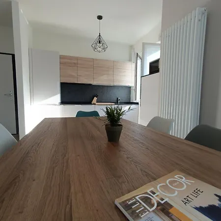 Casa Bianca, Vista Unica Sul Di Apartamento Dervio